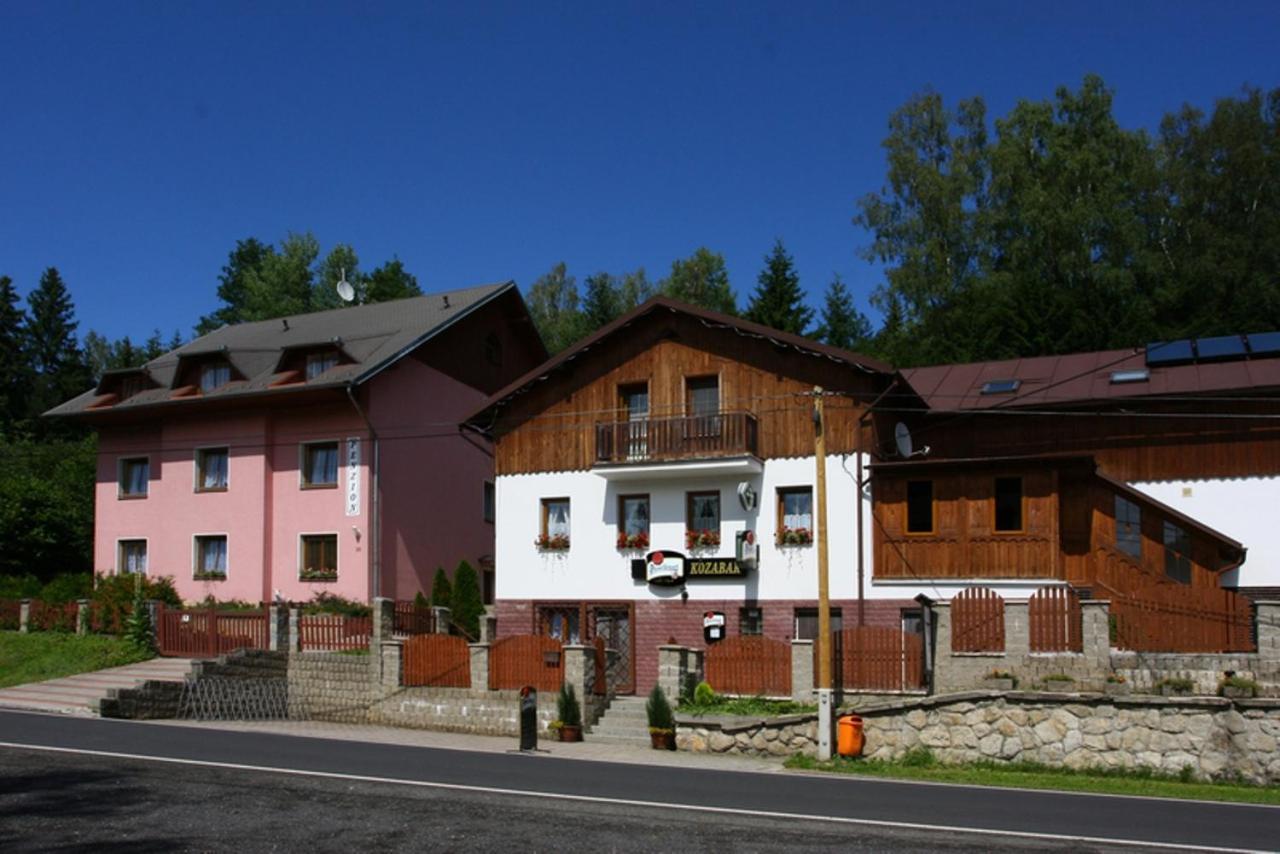 Penzion Kozabar Horní Luby エクステリア 写真